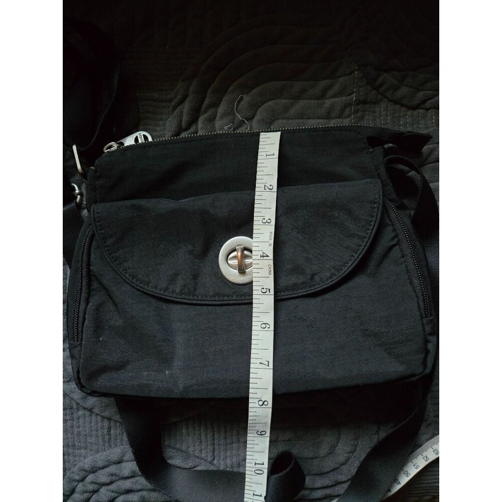 Baggallini Black and Sand Cali Crossbody Bag Purse - Picture 9 of 9